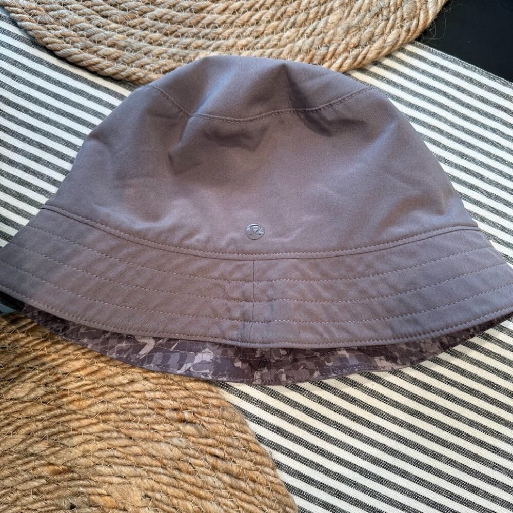 Lululemon reversable bucket hat
